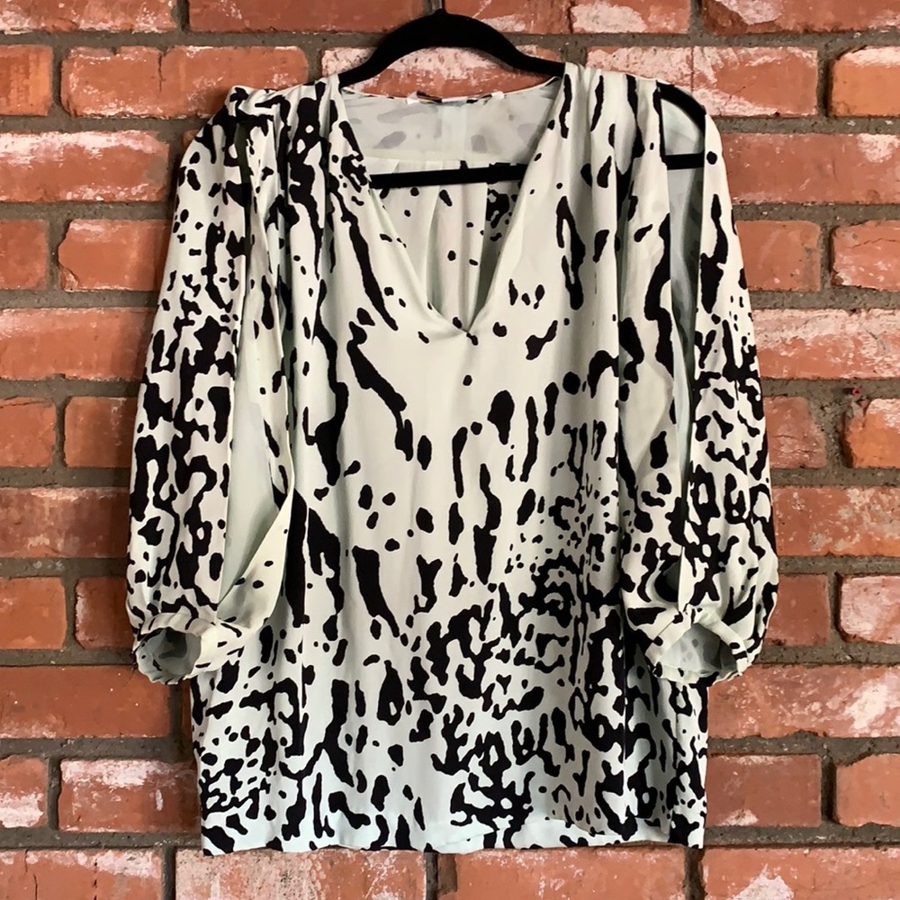 DVF Diane con Furstenberg size 4 Silk blouse